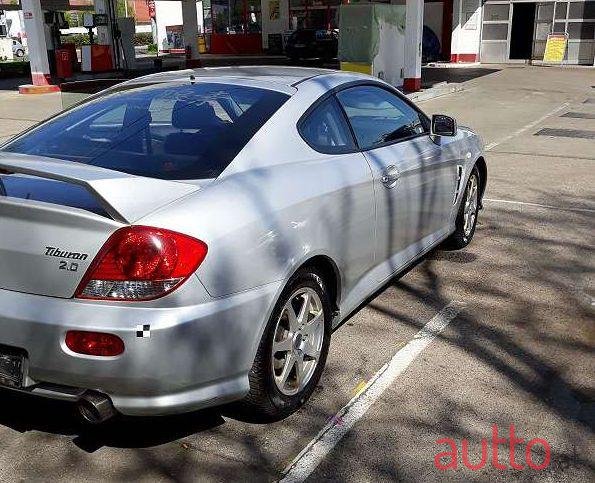 2005' Hyundai Tiburon photo #2