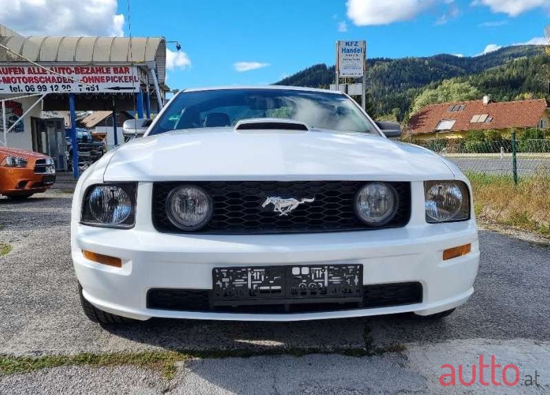 2006' Ford Mustang photo #2