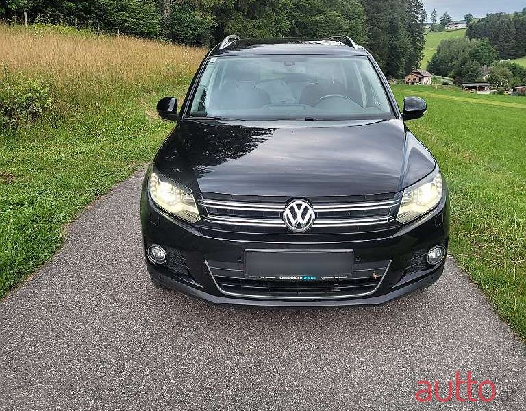 2012' Volkswagen Tiguan photo #2