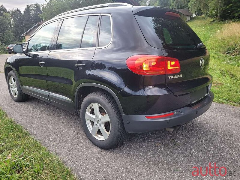 2012' Volkswagen Tiguan photo #6