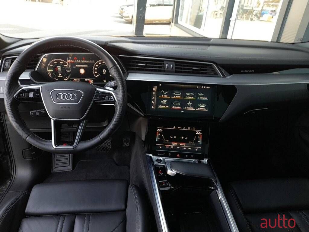 2022' Audi e-tron photo #3