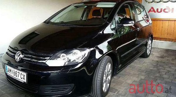 2009' Volkswagen Golf photo #1