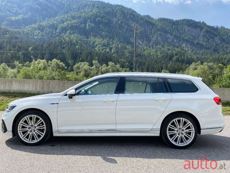 2020' Volkswagen Passat photo #2