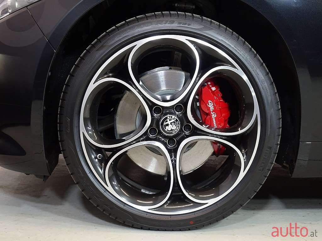 2023' Alfa Romeo Giulia photo #6