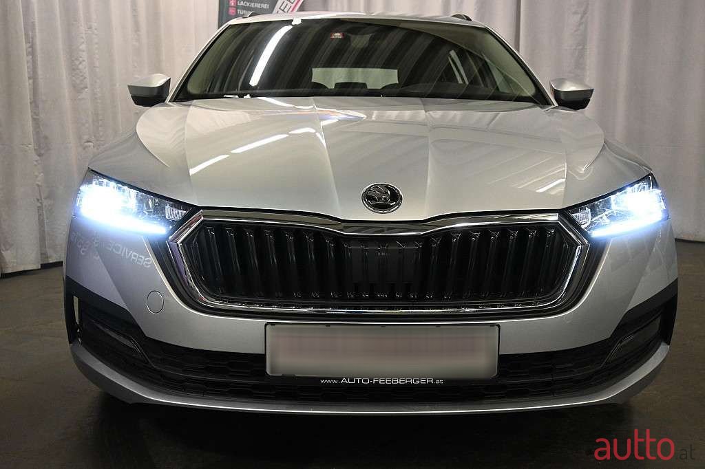 2021' Skoda Octavia photo #2