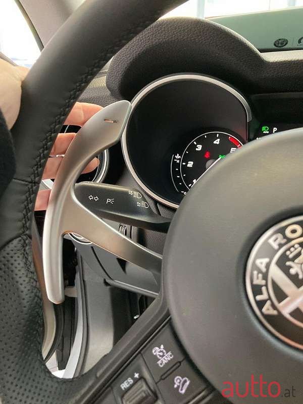 2020' Alfa Romeo Stelvio photo #6