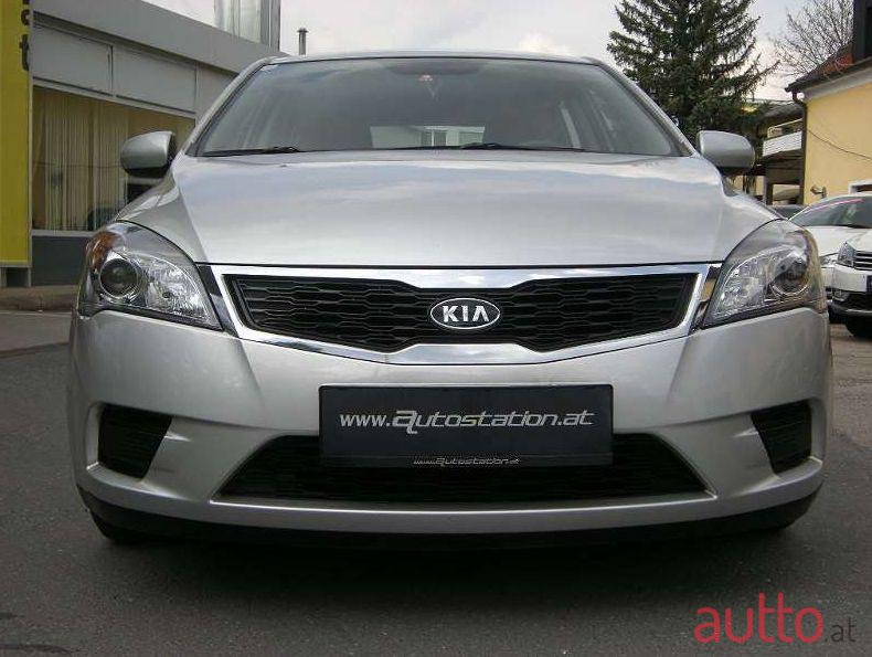 2012' Kia Ceed photo #2