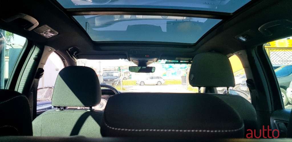 2020' Volkswagen Golf photo #2