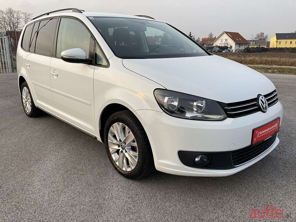 2014' Volkswagen Touran photo #2