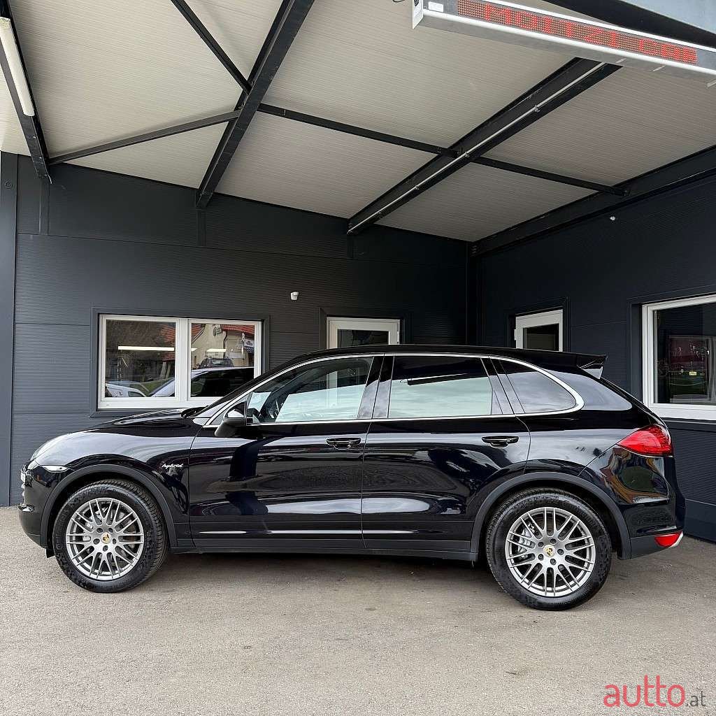 2013' Porsche Cayenne photo #3