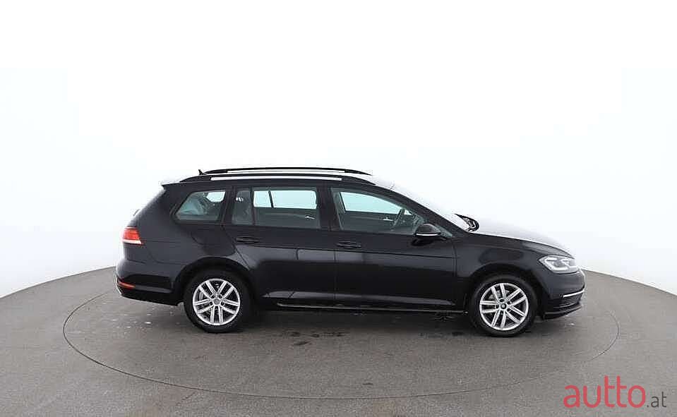 2018' Volkswagen Golf photo #2