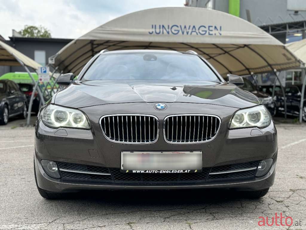 2011' BMW 5Er-Reihe photo #2