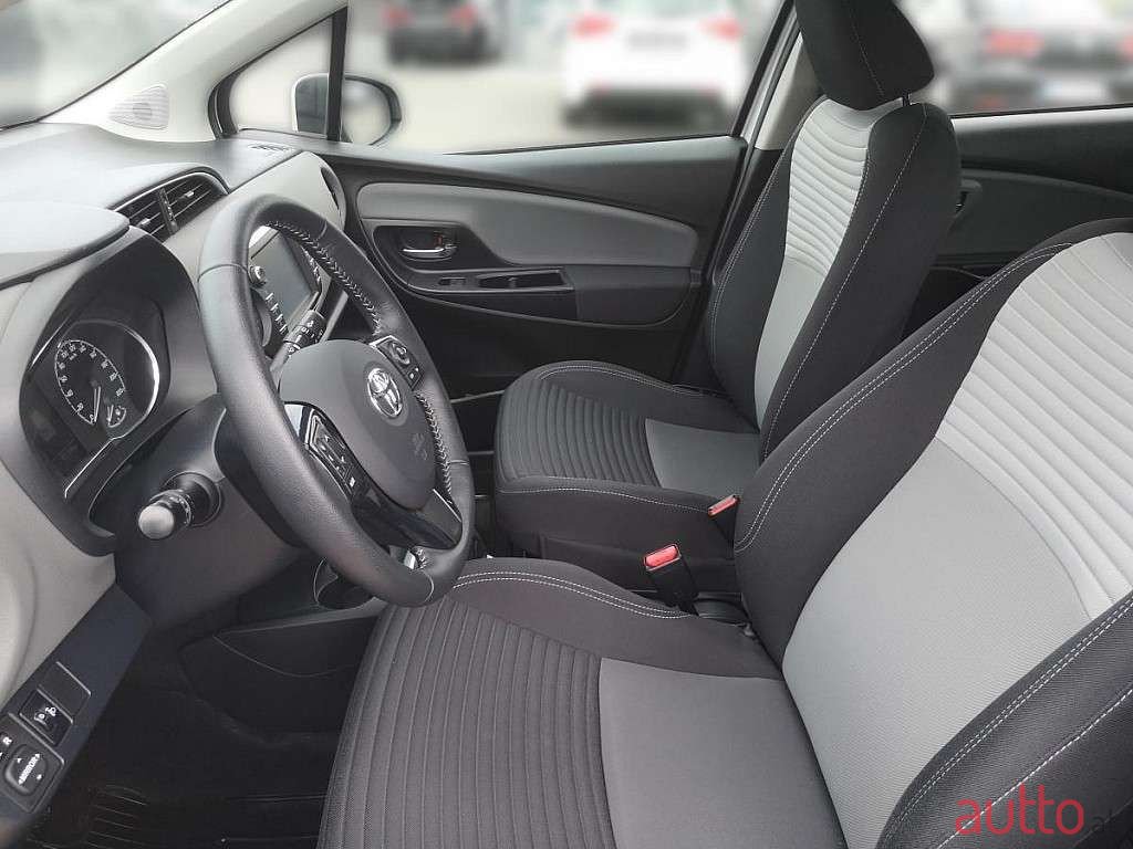 2019' Toyota Yaris photo #4