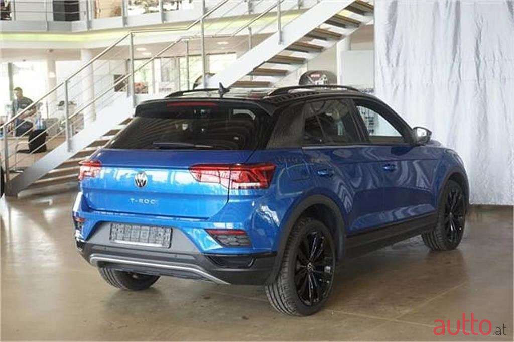 2021' Volkswagen T-Roc photo #2