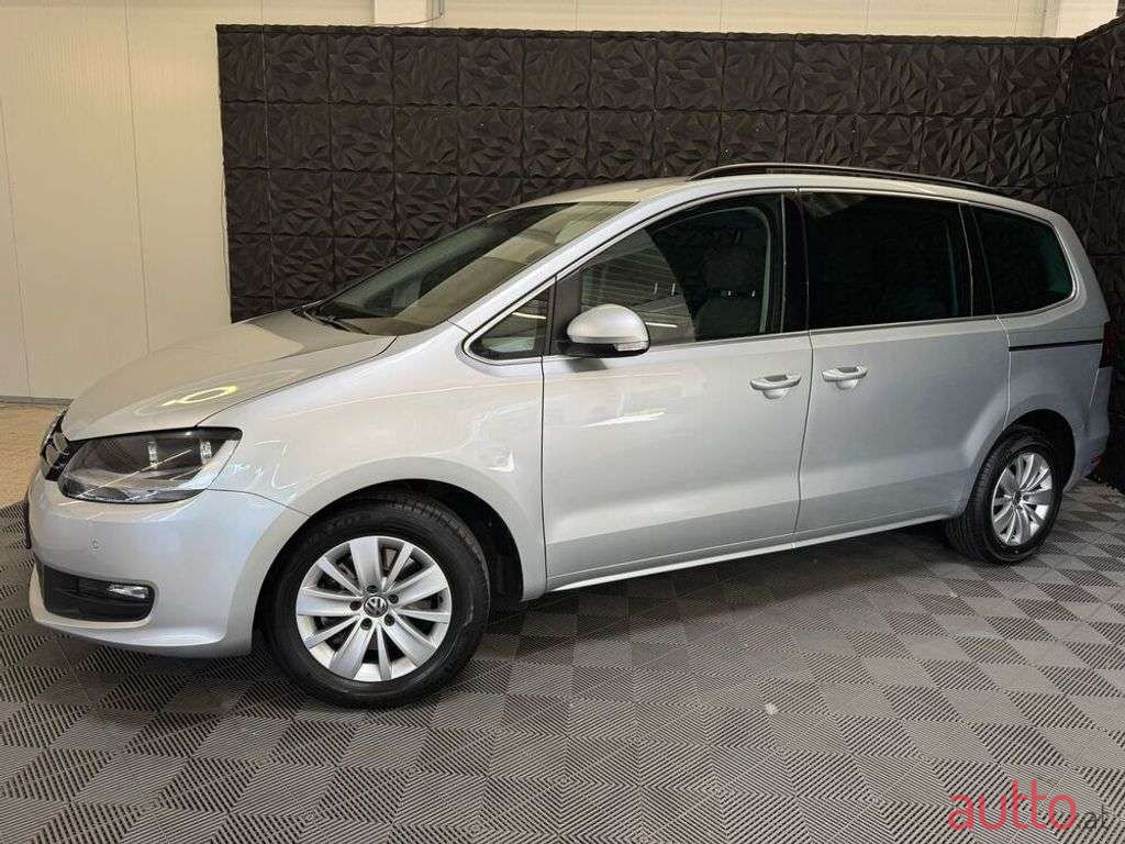 2019' Volkswagen Sharan photo #3