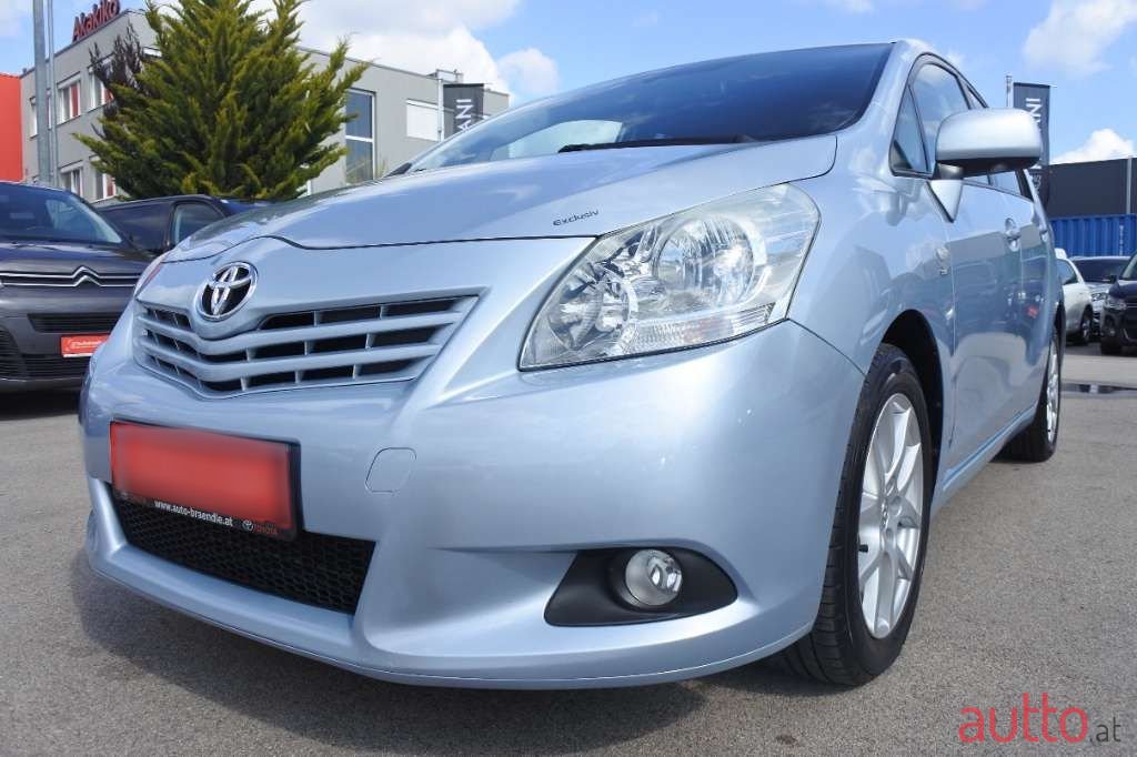 2009' Toyota Verso photo #3