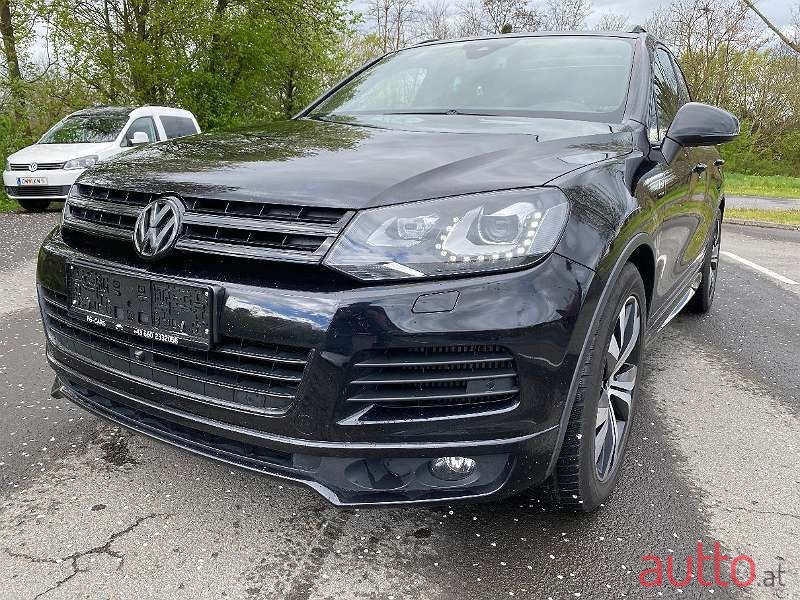 2012' Volkswagen Touareg photo #1