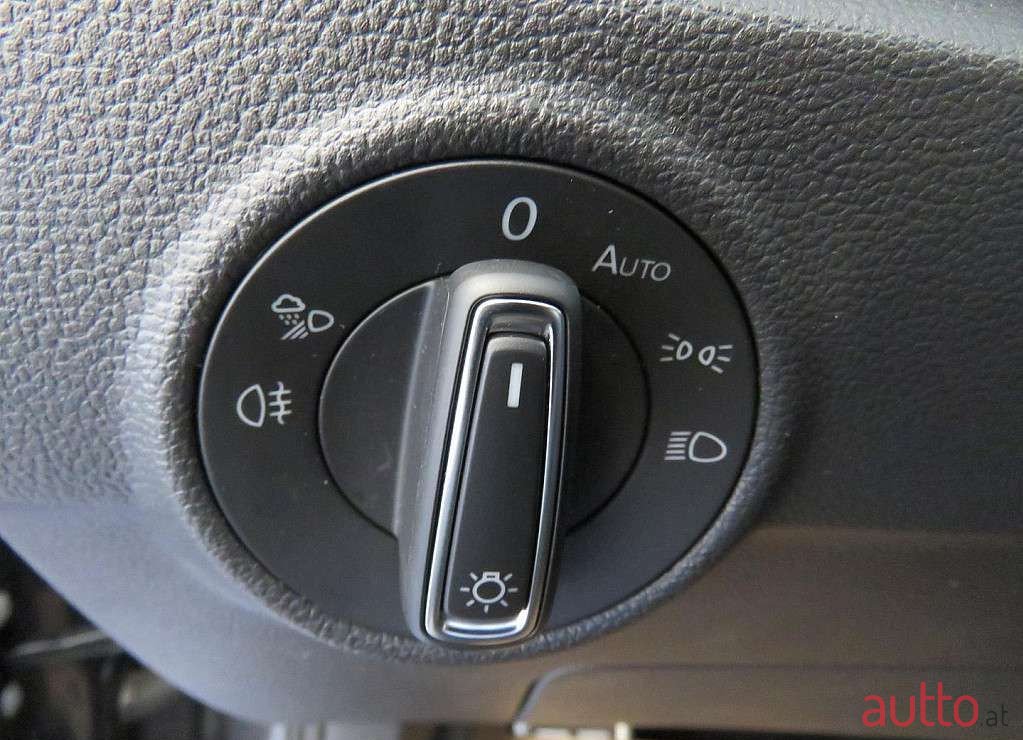 2022' Volkswagen T-Roc photo #5