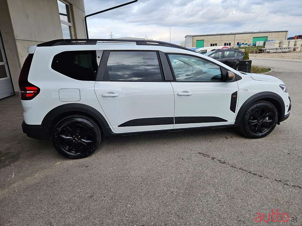 2023' Dacia Jogger photo #5