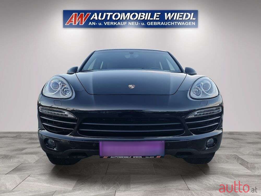 2012' Porsche Cayenne photo #2