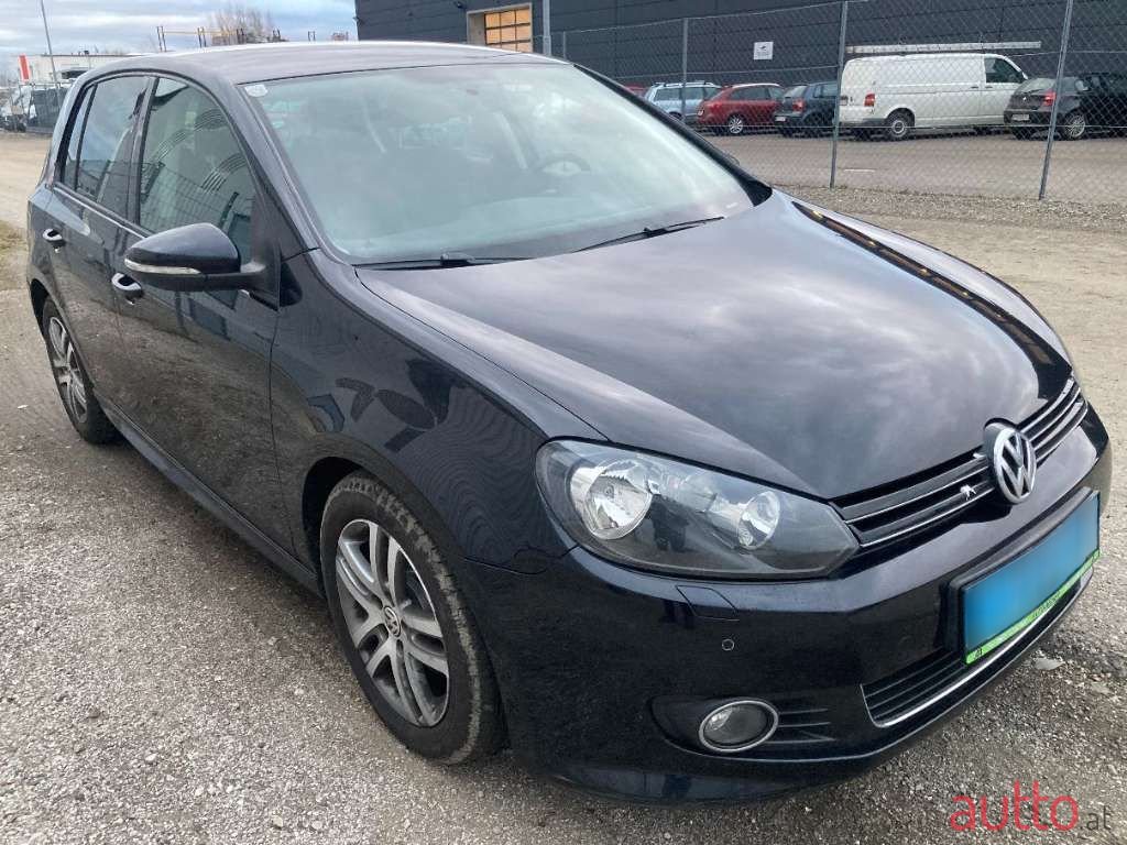 2010' Volkswagen Golf photo #3