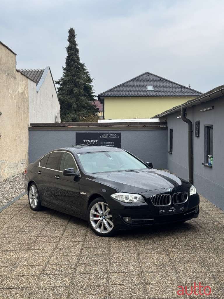 2011' BMW 5Er-Reihe photo #1