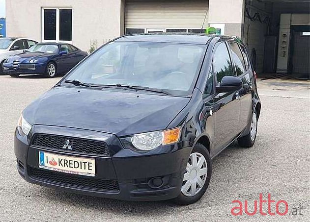 2011' Mitsubishi Colt photo #1