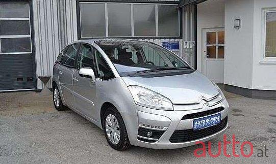 2012' Citroen C4 Picasso photo #2