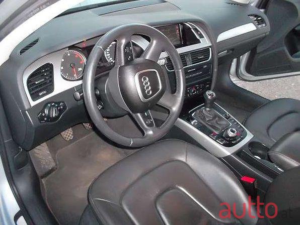 2010' Audi A4 photo #5