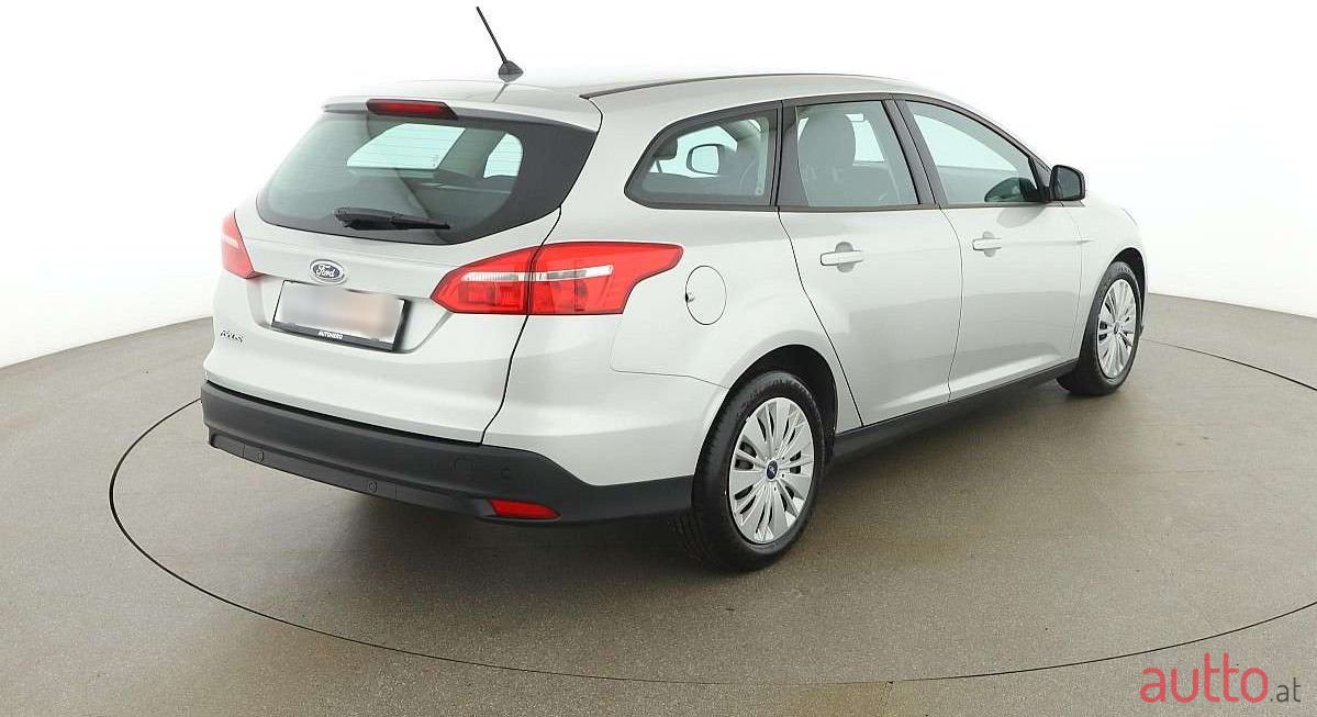 2017' Ford Focus photo #5