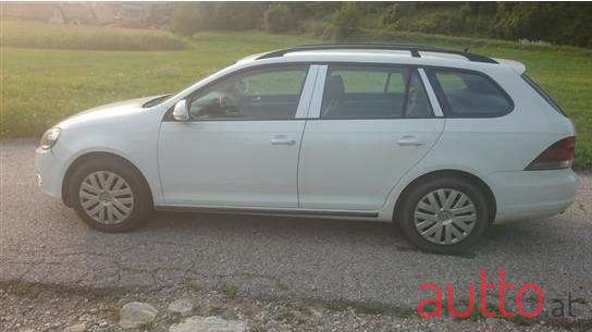 2011' Volkswagen Golf photo #3