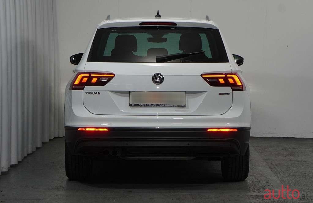 2019' Volkswagen Tiguan photo #5