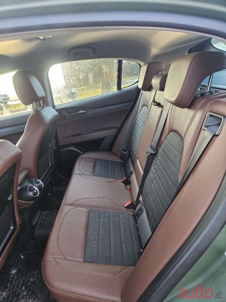 2019' Alfa Romeo Stelvio photo #5