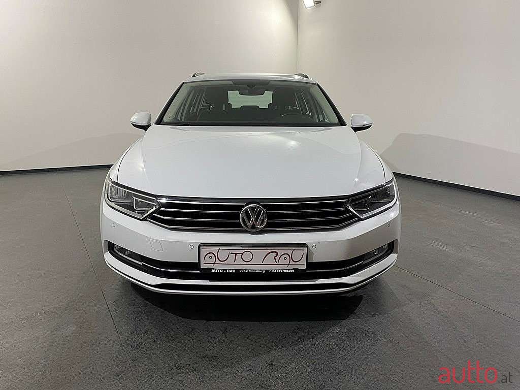 2017' Volkswagen Passat photo #2