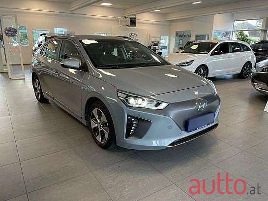 2017' Hyundai Ioniq photo #3