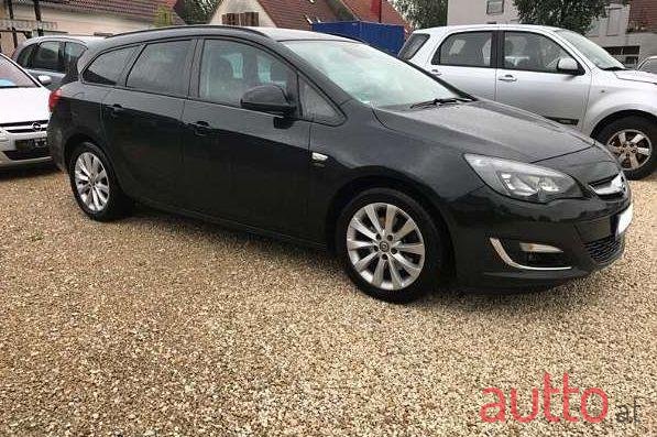 2013' Opel Astra photo #1