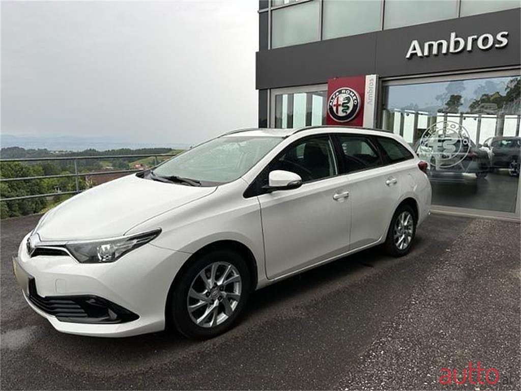2015' Toyota Auris photo #1