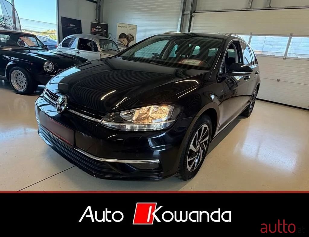 2019' Volkswagen Golf photo #3