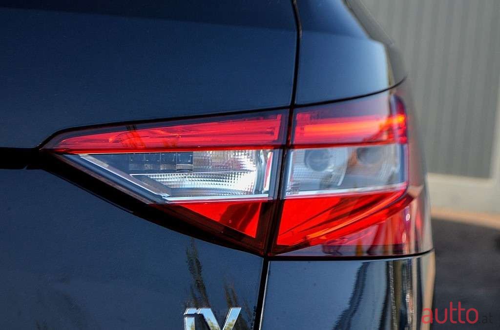 2020' Skoda Superb photo #5