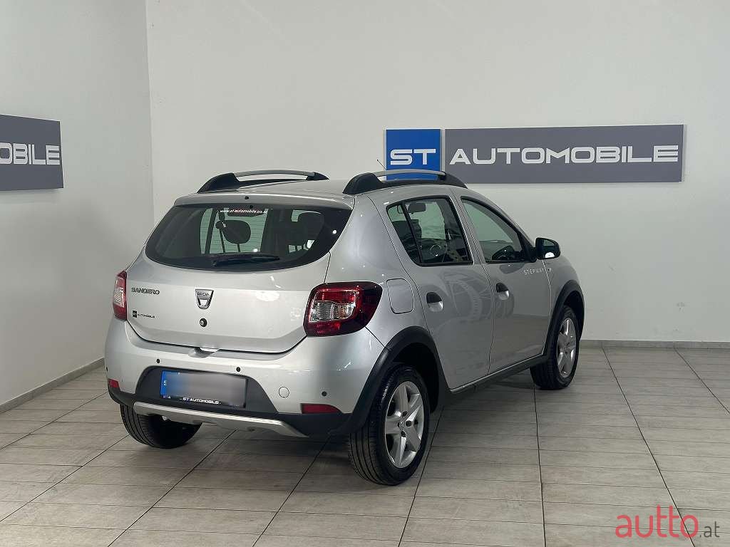 2013' Dacia Sandero photo #2