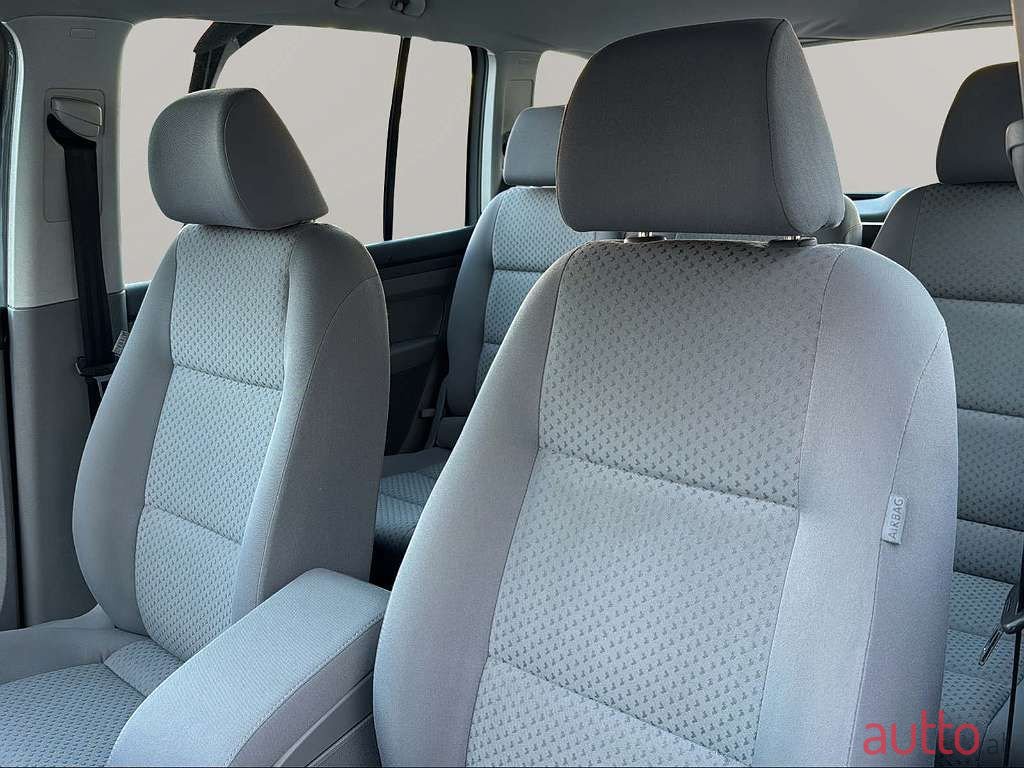 2007' Volkswagen Touran photo #5