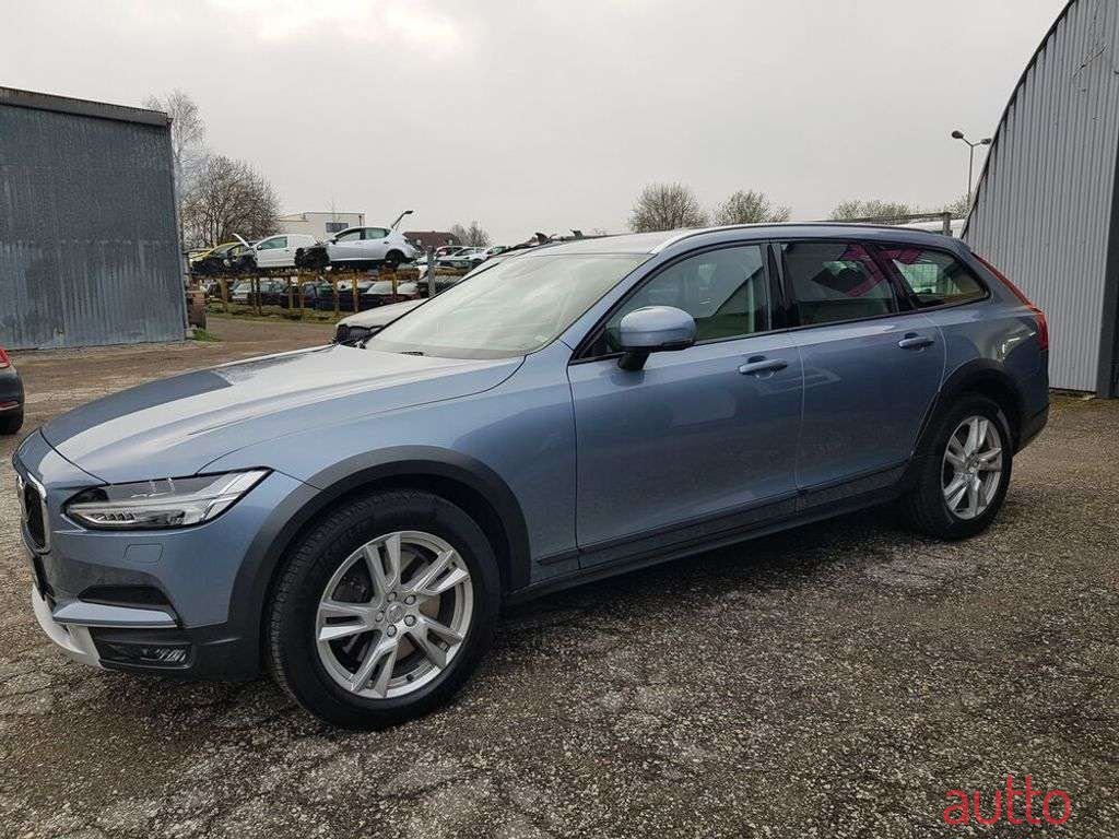 2019' Volvo V90 photo #2