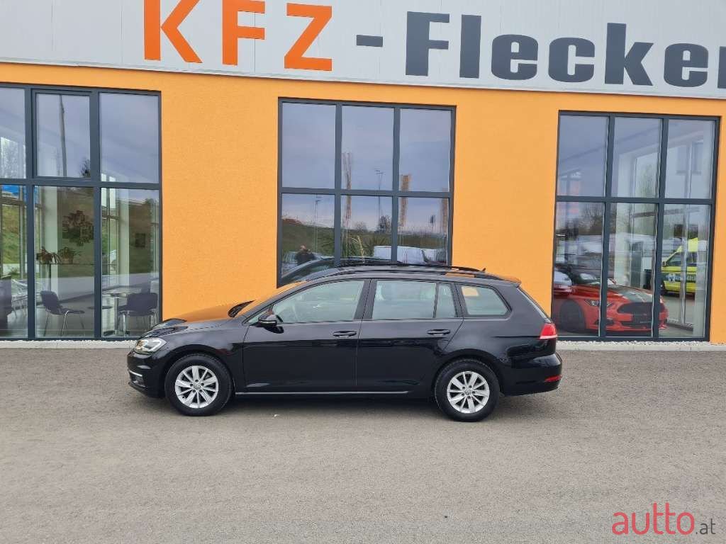 2019' Volkswagen Golf photo #2