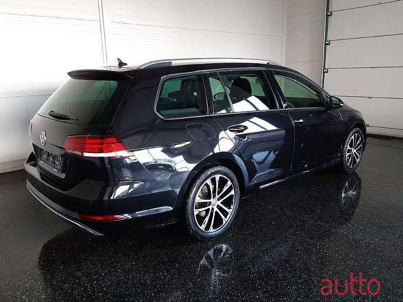 2017' Volkswagen Golf photo #1