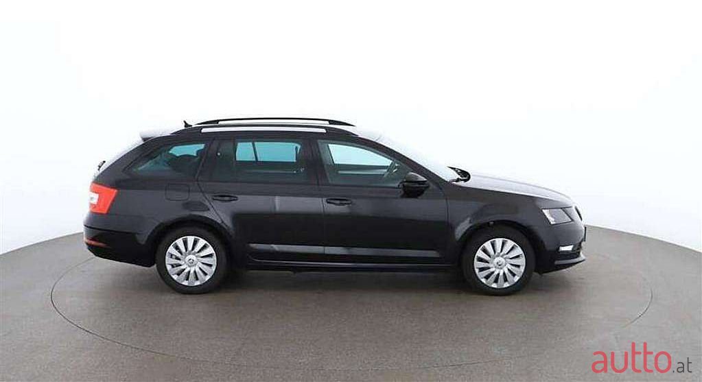 2018' Skoda Octavia photo #2