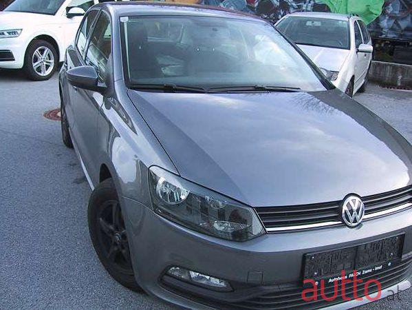 2016' Volkswagen Polo photo #2