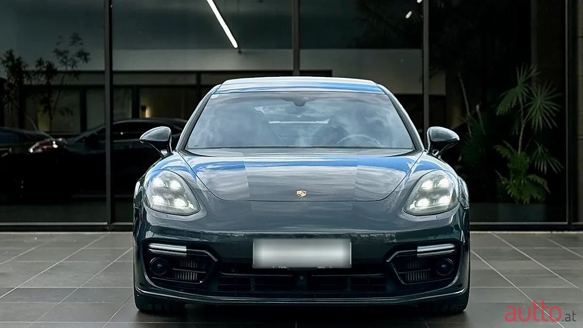 2018' Porsche Panamera photo #3