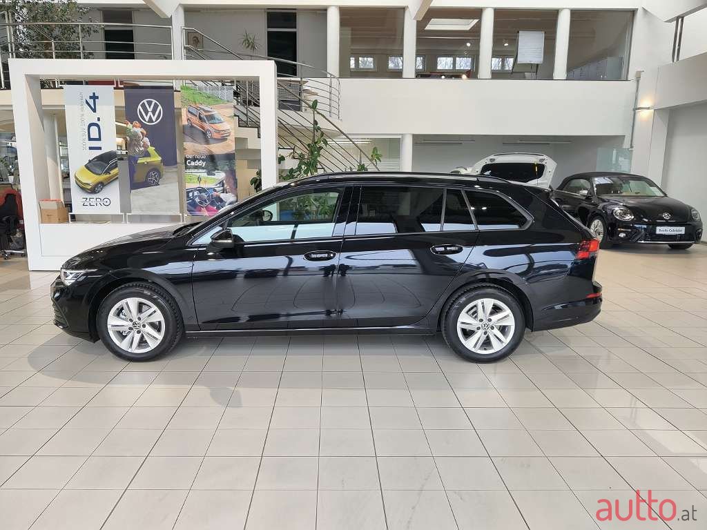 2022' Volkswagen Golf photo #2