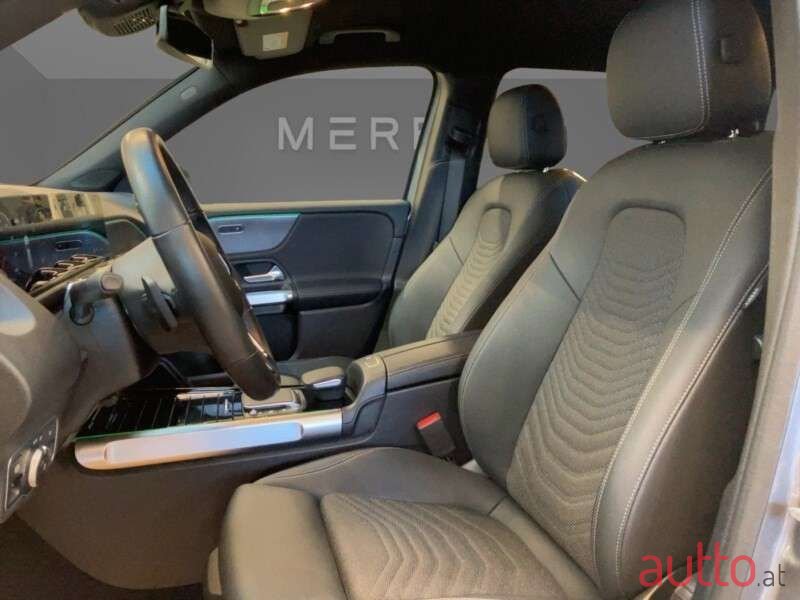 2024' Mercedes-Benz GLB photo #6