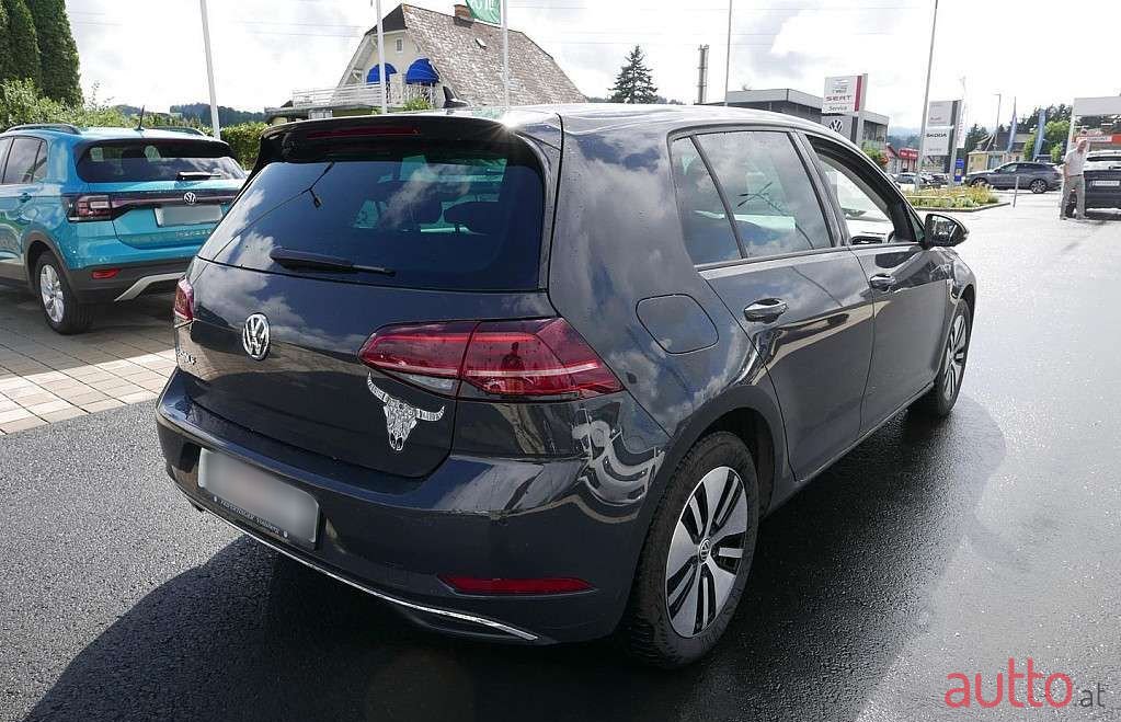 2019' Volkswagen Golf photo #6